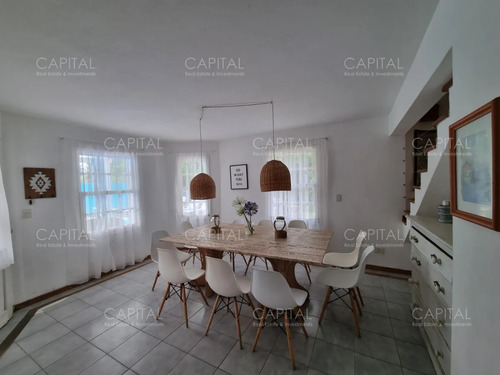 Casa De Cinco Dormitorios En Alquiler - En La Barra Punta Del Este