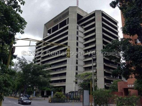 Chuao Chacao Oficina En Venta 211 Mts2 Un Baño Totalmente Equipada Y Amoblada Esta Oficina Cuenta Con 2 Oficinas Gerenciales Amplias Más 5 Oficinas Privadas Y Una Sala De Conferencia Y Área De Cocina