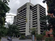 Comprar Chuao Chacao Oficina En Venta 211 Mts2 Un Baño Totalmente Equipada Y Amoblada Esta Oficina Cuenta Con 2 Oficinas Gerenciales Amplias Más 5 Oficinas Privadas Y Una Sala De Conferencia Y Área De Cocina