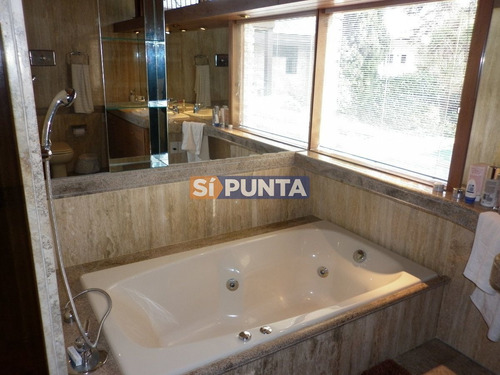 Imagen 25 de 30 de Espectacular Residencia En Zona Residencial, Ideal Para Vivir Todo El Año