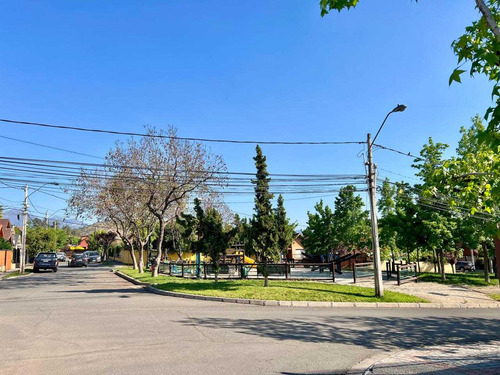 Casa En Condominio De 310 M2 Con Piscina (106395)