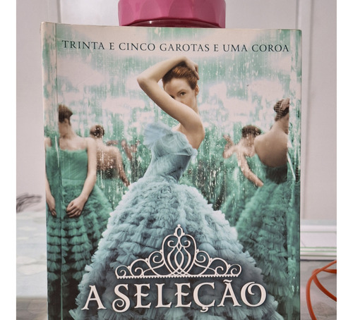 Livro:  A Seleção - Trinta E Cinco Garotas E Uma Coroa  