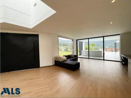Hermosa Casa Moderna En El Escobero(mls#242569)