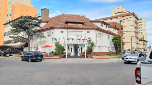 Importante Hotel En Zona Centro A Metros Del Mar 
