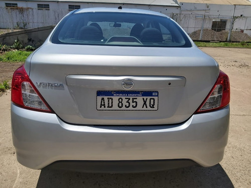Nissan Versa Sense 2019 Gris