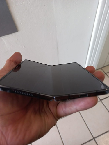 Samsung Galaxy Fold 4 El Equipo No Presenta Ninguna Falla, Excepto Que Se Abre Al 95% (Usado)