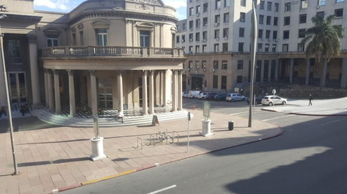 Imagen 2 de 11 de Bacacay Frente Teatro Solis