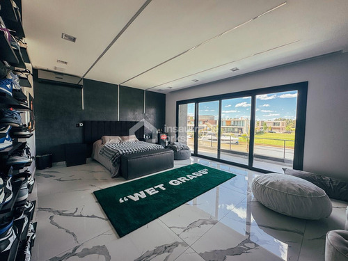 Casa En Venta En El Yacht Nordelta, Tigre! 3 Plantas Y 4 Dormitorios Con Sala De Microcine!