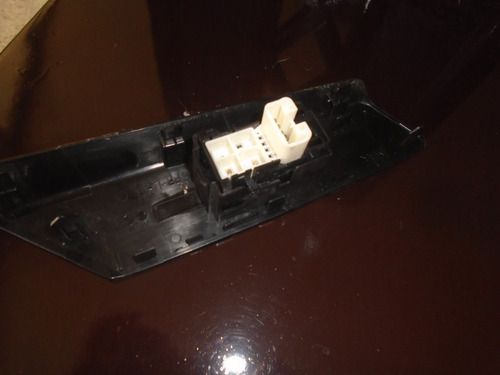 Vendo Boton De Subir Vidrio Trasero Izquierdo De Toyota Rav4