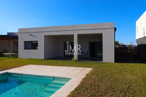 Jmr Propiedades | Pilar Del Este- San Ramiro | Magnifica Casa En Venta