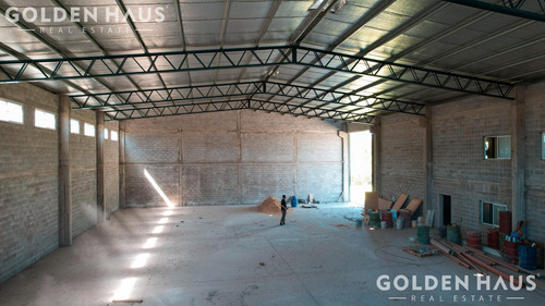 Lote De 7600 M2 En La Mejor Zona De Paso Del Rey Con Nave Industrial A M De Acceso Oeste Oportunidad
