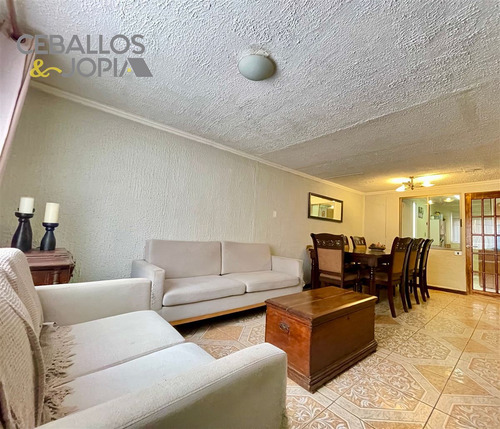 Casa En Venta De 2 Dorm. En Villa Alemana