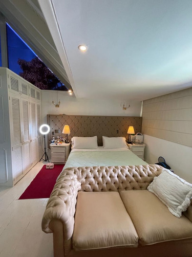 En Venta Casa Urbanización Colinas De Santa Mónica, Con Piscina Y Calle Cerrada.