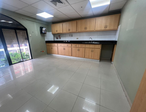 Local Comercial En Alquiler En Piantini 128 Metros