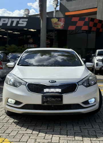 Kia CERATO PRO 1.6l Mecánico