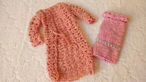 Ensinando a Fazer casaco croche para barbie …  Roupas de crochê para  bonecas, Roupas, Estilo barbie