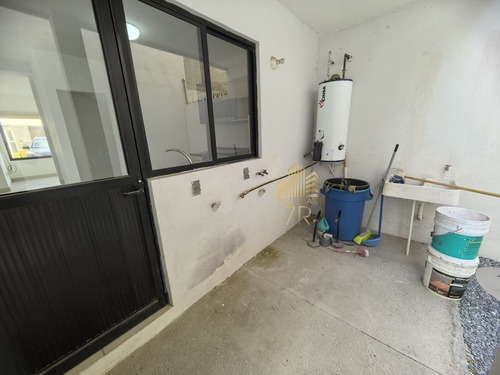Casa En Venta En Zibata Con 3 Recámaras Y Baño Privado Cada Una