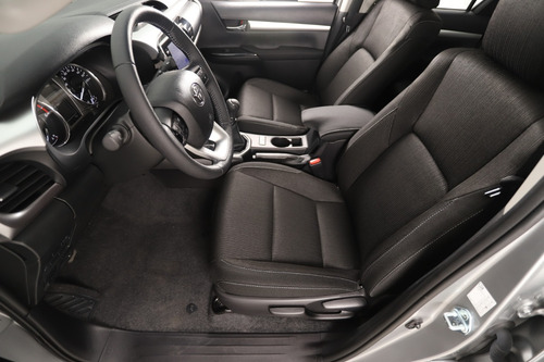 Imagen 10 de 25 de Toyota Hilux 4x2 Dc Sr 2.4 Tdi 6mt D.r