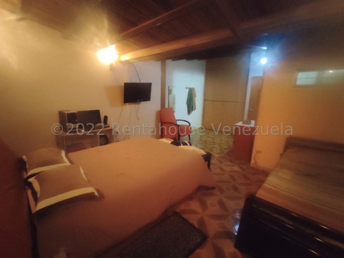 Rent-a-house Vende Bellísima Casa, Conectado A Pozo De Agua, Res. Villas Apamate, Maracay, Estado Aragua, 25-14387 Gf