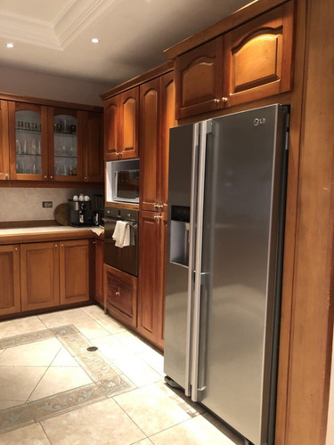 Venta De Casa En Urb Prados Del Este, Mcpio Baruta, Caracas. Mr
