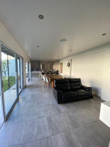 Casa 5 Ambientes 350 M² Cub, - Garage 2 Autos - Pileta - Haedo