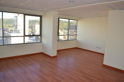 Amplia Oficina Con Planta Libre En Antonio Varas
