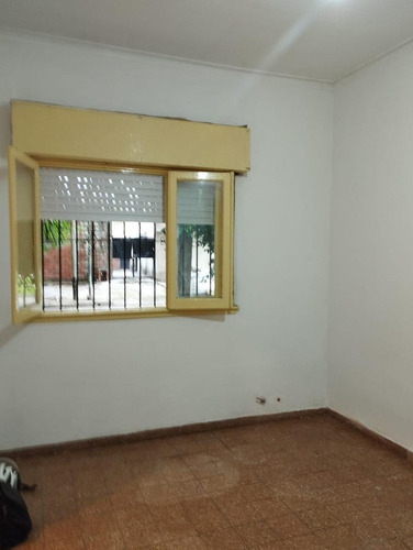 Casa En Alquiler - 3 Dormitorios 1 Baño - 70mts2 - La Plata