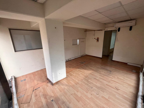 Arriendo Oficina Ed. Giratorio Conexión Metro Los Leones, Pl