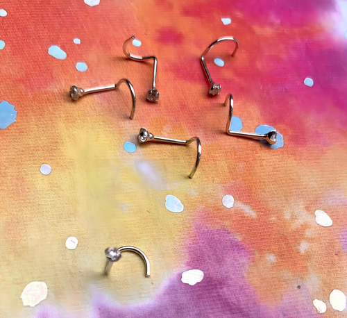 Piercing en punta para nariz, plata 925, bola o piedra de color plateado