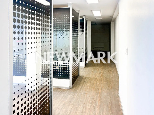 Amplia Propiedad Comercial En Arriendo