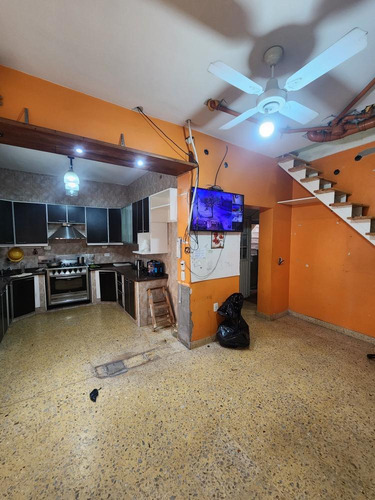 Casa En Venta - 3 Dormitorios 4 Baños - 280mts2 - Villa Lugano