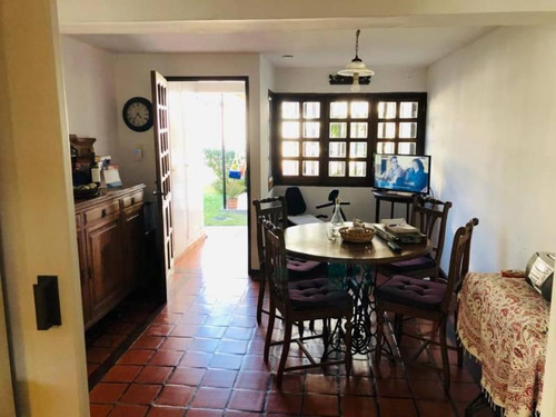 Hermosa Casa Zona Parque Guillermina.