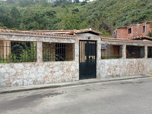 Best House Vende Espléndida Casa En Urbanización El Golf, Colinas De Carrizal.