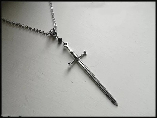 Colar Cruz Espada Medieval Corrente Unissex Cor Prateada
