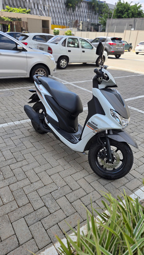 Yamaha Fluo 125 2024 Branca Com Pequenas Avarias.