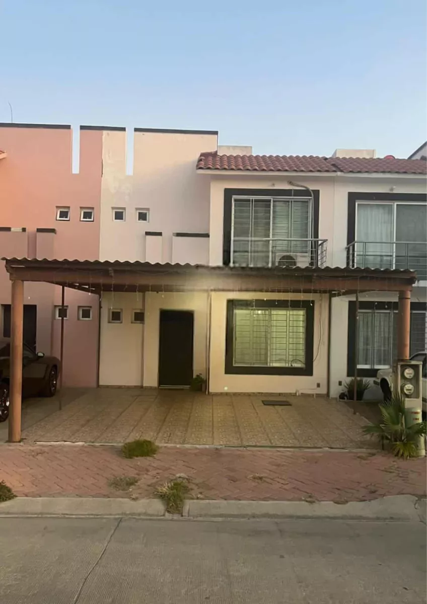 Se Vende Casa En Avenida En Cipreses