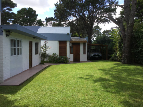 Excelente Casa Zona Golf, 3 Dormitorios 3 Baños Cochera Quincho Cerrado Parrilla Hermoso Parque