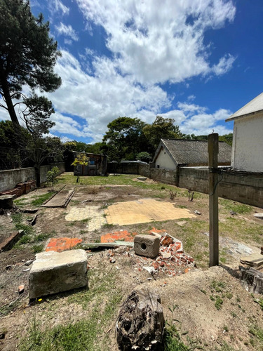 Terreno Con Mejora En La Floresta