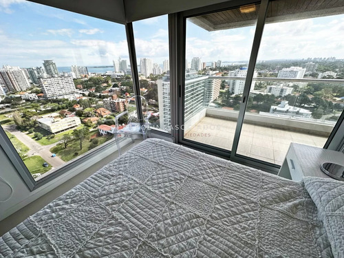 Apartamento En Piso Alto En Venta En Icon Brava Tower, Punta Del Este.