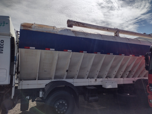 Imagem 15 de 15 de Iveco Tector 240e28 Bitruck 2013 Com Silo