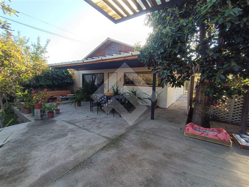 Casa En Venta De 4 Dorm. En Peñaflor