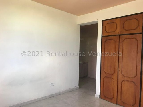 Imagen 5 de 22 de Gustavo Zavala Rentahouse 22-12940