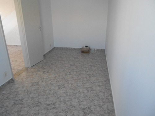 Imagem 13 de 20 de Apartamento 01 Dormitório Na Vila Mirim, Próximo Ao Mar.