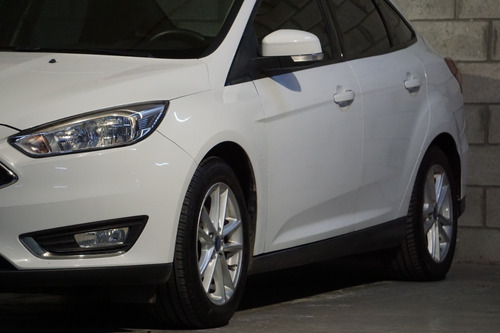 Ford Focus 4p 2.0 Mt Se-carhaus