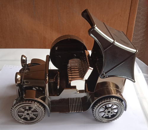 Antiguo Reloj De Mesa Modelo Carcocha Clásica Con Ruedas (Usado)
