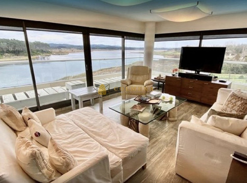 Apartamento Penthouse En Venta Con Vista Tres Dormitorios- Ref: 3221