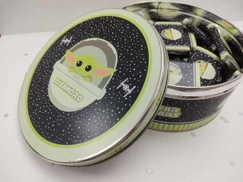 Baby Yoda Lata Central Con 40 Chocolatines Personalizados
