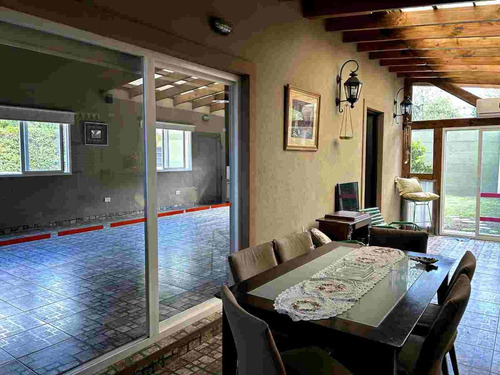 Venta Casa Leloir + Quincho + Departamento +pileta