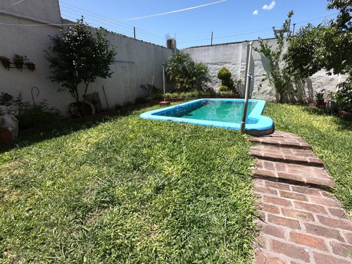 Imagen 10 de 11 de Casa Con Jardín Y Piscina - Parque Avellaneda
