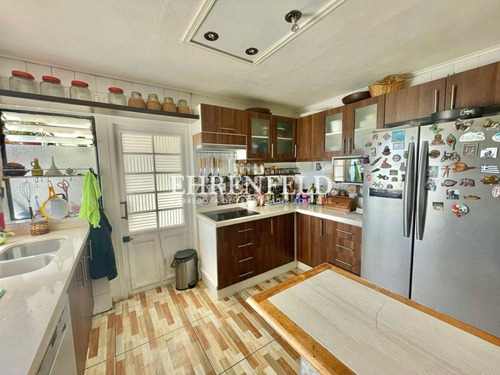 Casa En Venta De 3 Dorm. En Concón